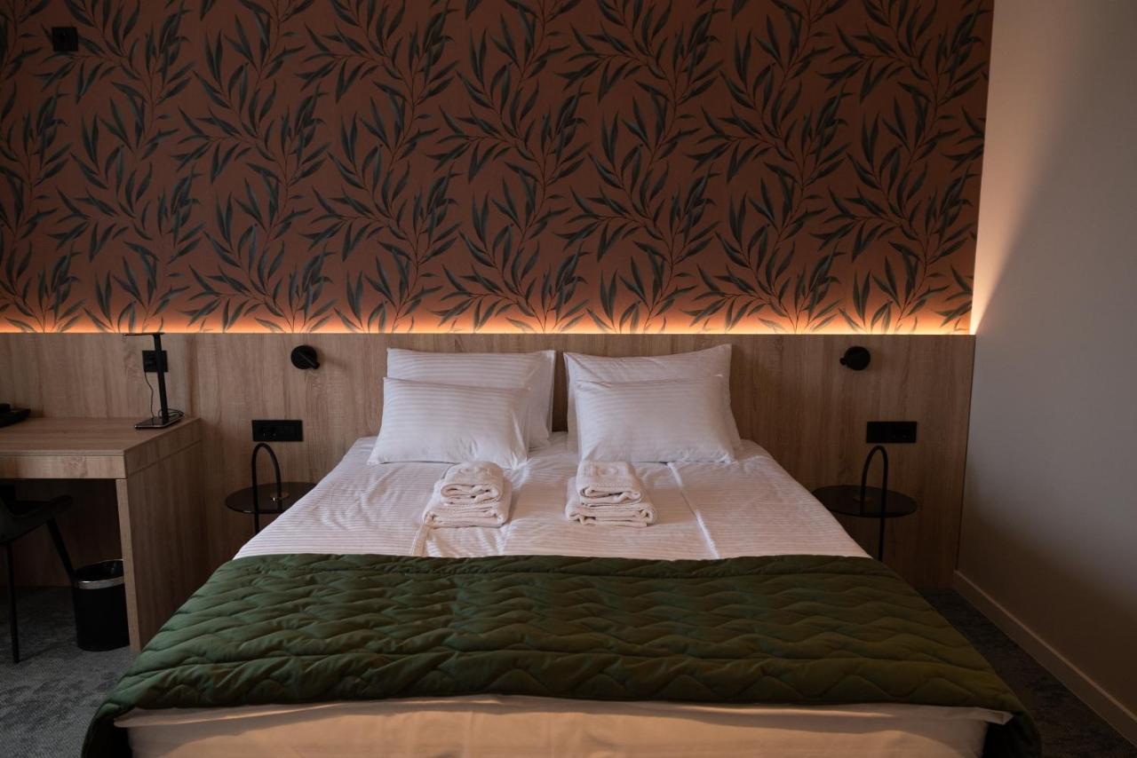 Hotel Gracian Σρέμσκα Μιτρόβιτσα Εξωτερικό φωτογραφία