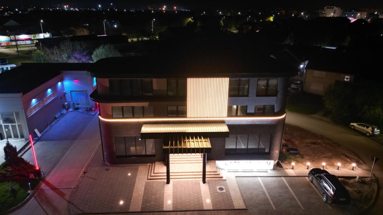 Hotel Gracian Σρέμσκα Μιτρόβιτσα Εξωτερικό φωτογραφία