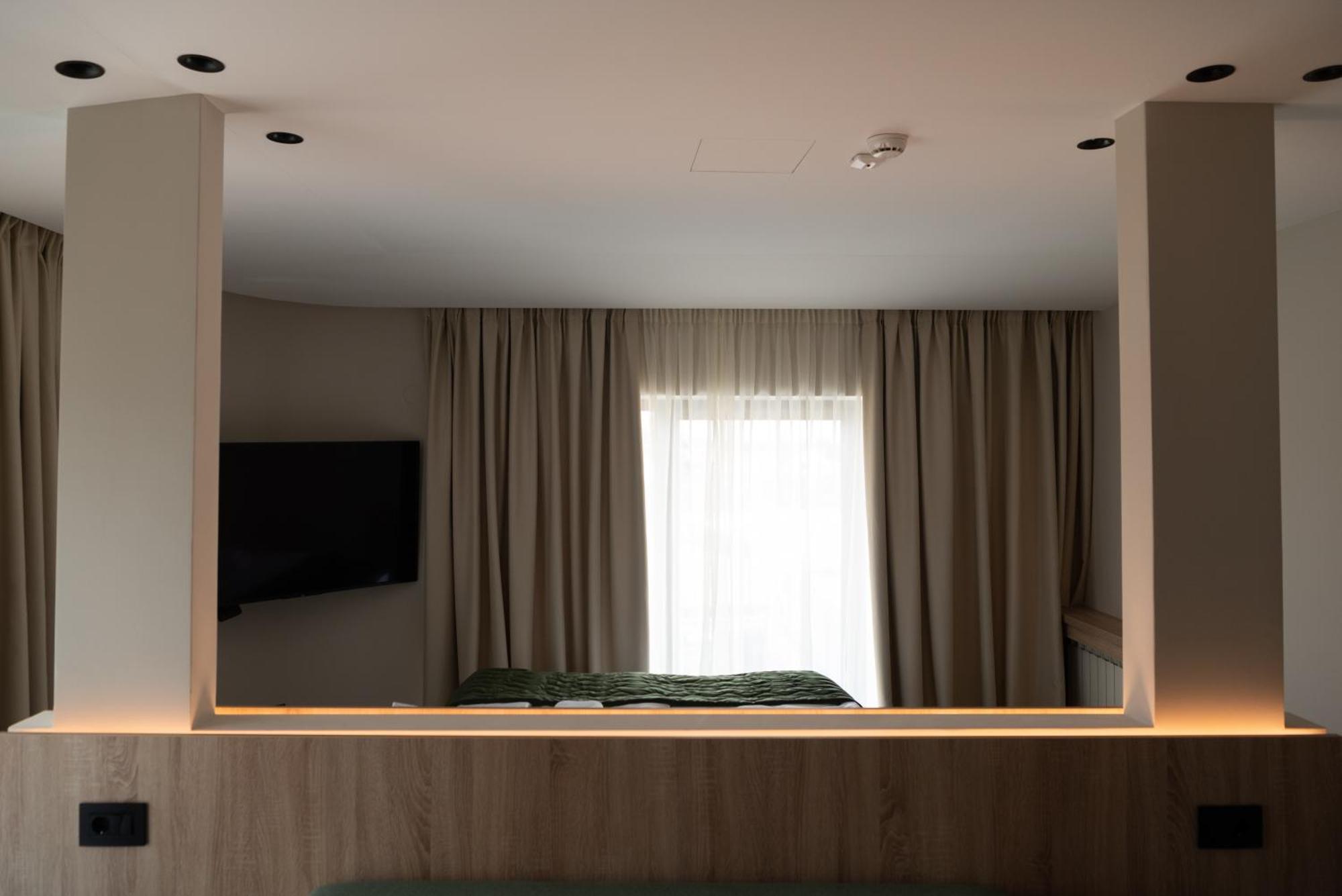 Hotel Gracian Σρέμσκα Μιτρόβιτσα Εξωτερικό φωτογραφία