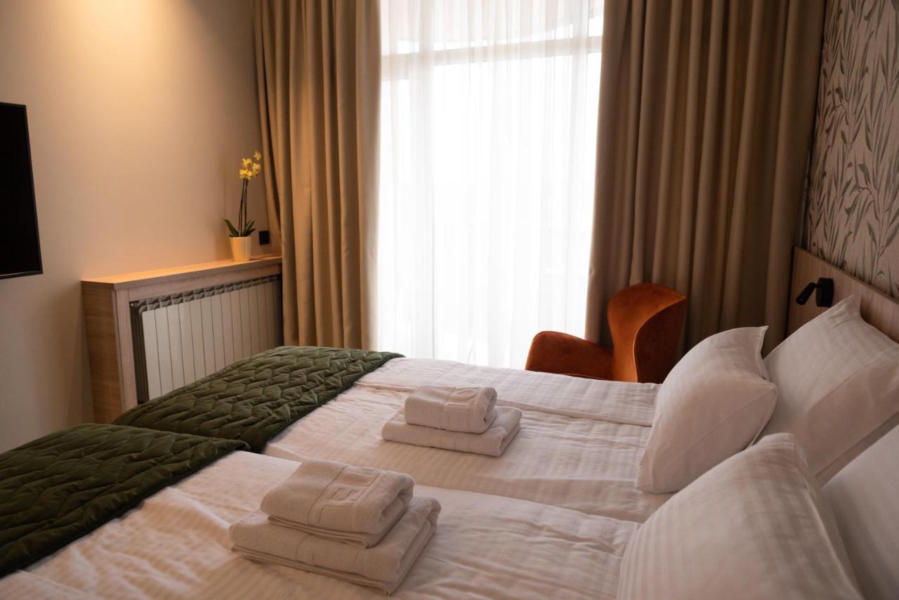 Hotel Gracian Σρέμσκα Μιτρόβιτσα Εξωτερικό φωτογραφία