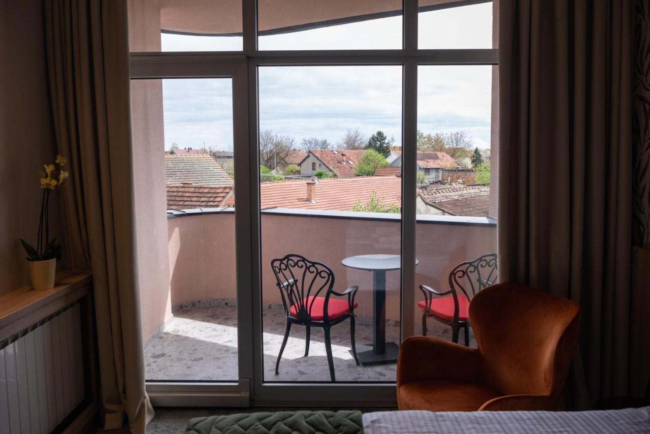 Hotel Gracian Σρέμσκα Μιτρόβιτσα Εξωτερικό φωτογραφία